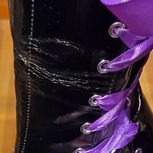 Black patent stiletto boots with ribbons - Picture 3 of 3
